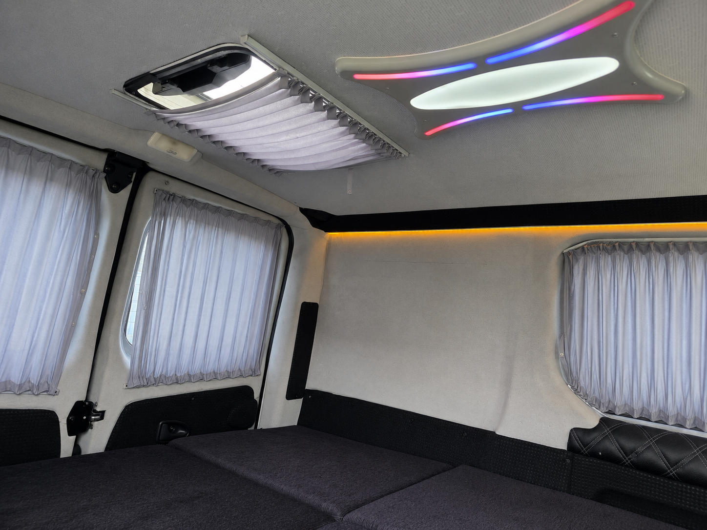 Renault Trafic Camper 2.0 dCi • TÜV 2028 • Standheizung • 230V • AGM • TV • Wohnmobilzulassung • Sofort reisefertig