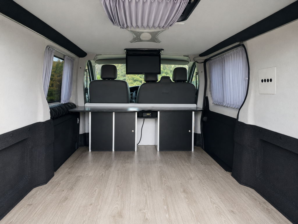 Renault Trafic Camper 2.0 dCi • TÜV 2028 • Standheizung • 230V • AGM • TV • Wohnmobilzulassung • Sofort reisefertig