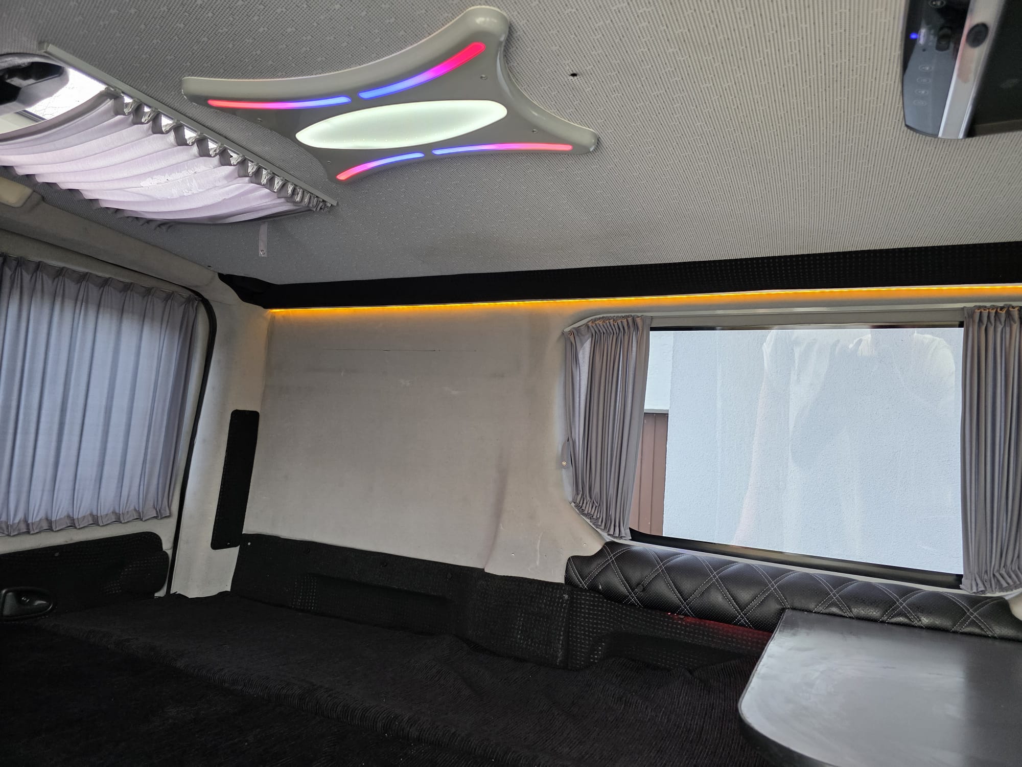 Renault Trafic Camper 2.0 dCi • TÜV 2028 • Standheizung • 230V • AGM • TV • Wohnmobilzulassung • Sofort reisefertig