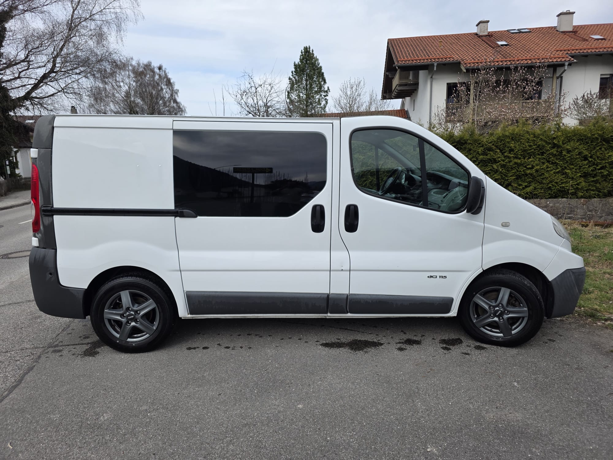 Renault Trafic Camper 2.0 dCi • TÜV 2028 • Standheizung • 230V • AGM • TV • Wohnmobilzulassung • Sofort reisefertig