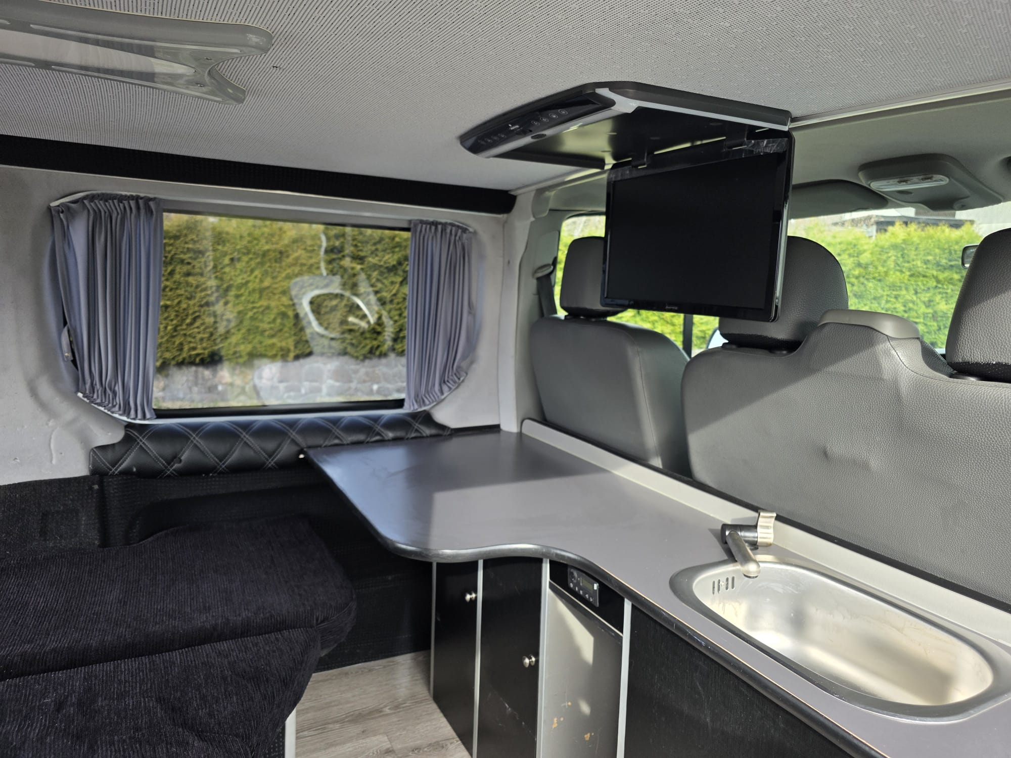 Renault Trafic Camper 2.0 dCi • TÜV 2028 • Standheizung • 230V • AGM • TV • Wohnmobilzulassung • Sofort reisefertig