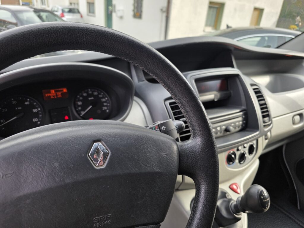 Renault Trafic Camper 2.0 dCi • TÜV 2028 • Standheizung • 230V • AGM • TV • Wohnmobilzulassung • Sofort reisefertig