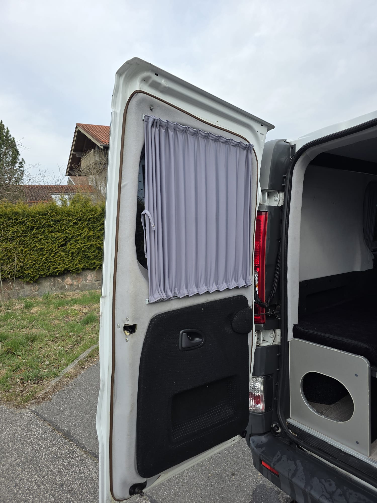 Renault Trafic Camper 2.0 dCi • TÜV 2028 • Standheizung • 230V • AGM • TV • Wohnmobilzulassung • Sofort reisefertig